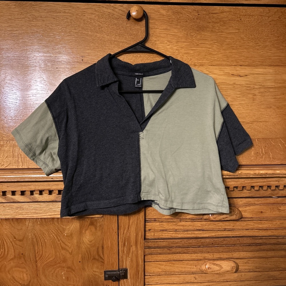 Forever 21 Preppy Y2K Colorblock Crop Top Grey Green Polo V-Neck Cotton Sporty‎
